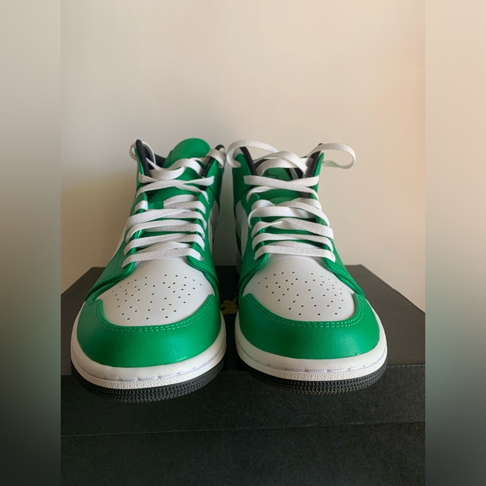 ❌SOLD❌Air Jordan 1 mid lucky green - Picture 1 of 13